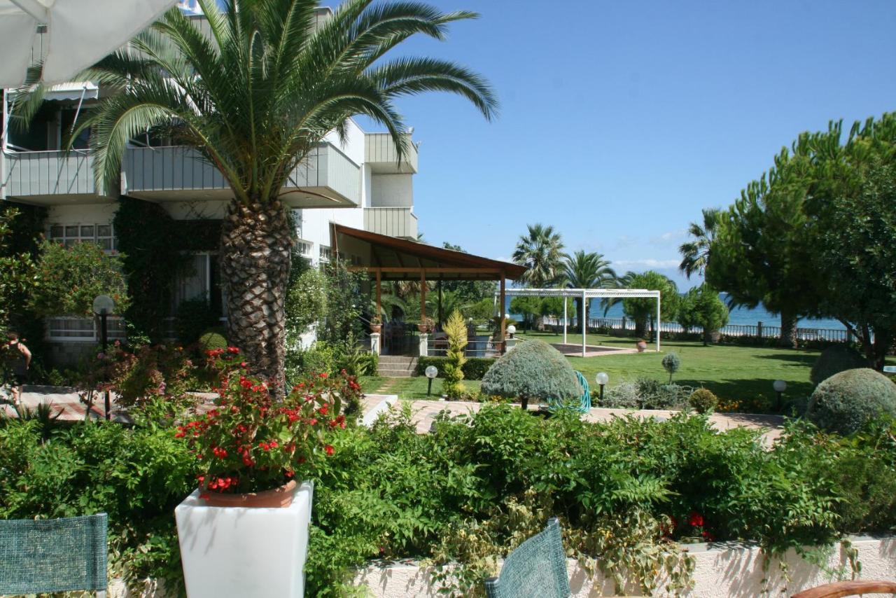 Batis Hotel Livanátai Exterior foto